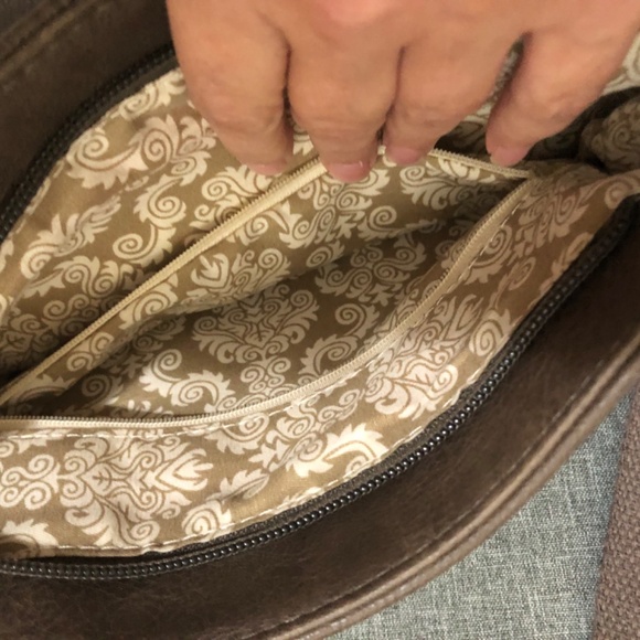 Brown square slim crossbody bag with durable strap - Picture 5 of 6